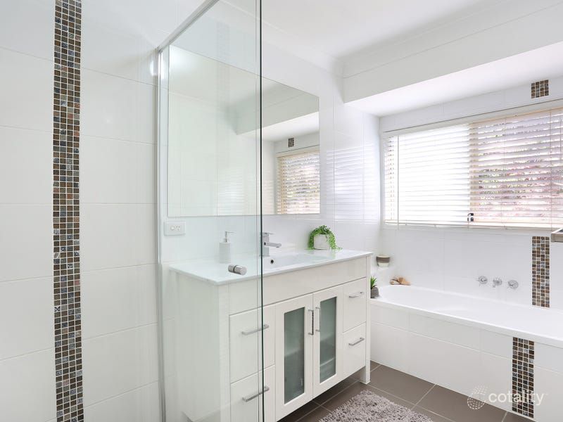 3 Piccadilly Pl, Highland Park, QLD 4211