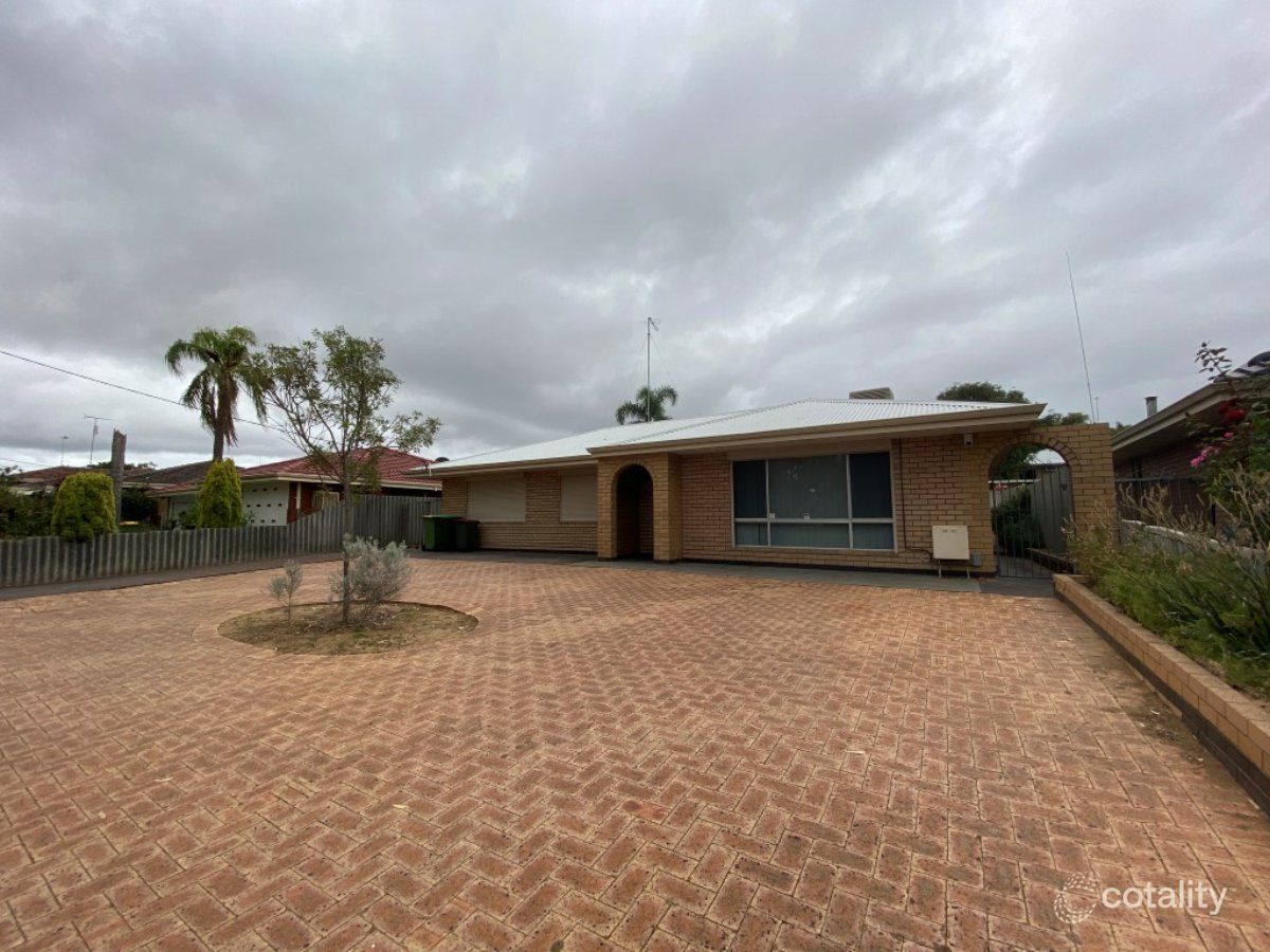 52 Sussex St, Spearwood, WA 6163