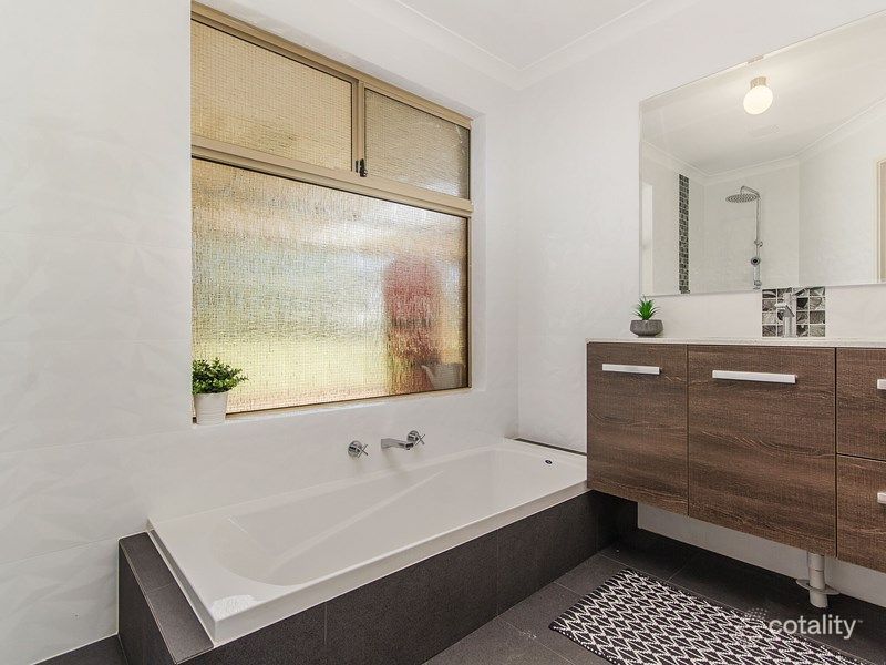 6 Silversmith St, Wellard, WA 6170