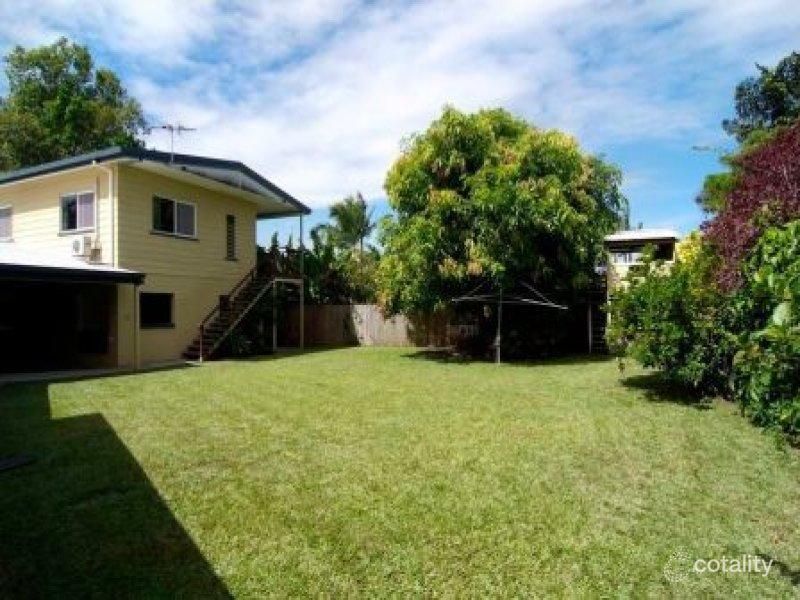 8 Ulambi Cl, White Rock, QLD 4868