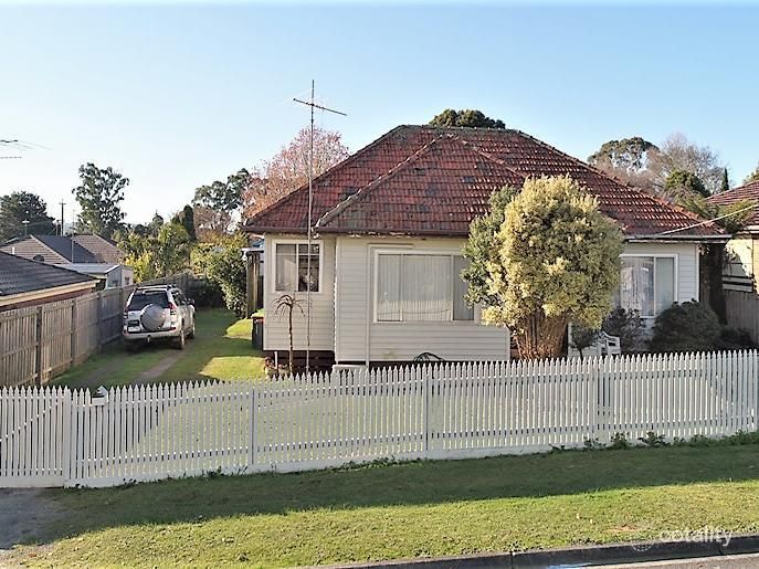 11 Peacock St, Mirboo North, VIC 3871