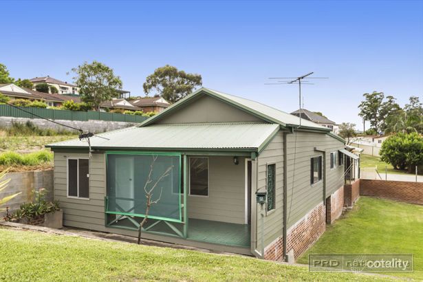 8 Chippindall St, Speers Point, NSW 2284