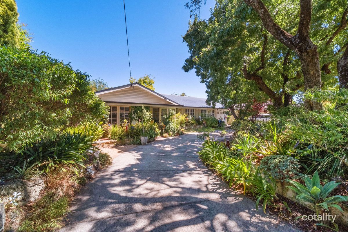 11 Blamire Rd, Kalamunda, WA 6076
