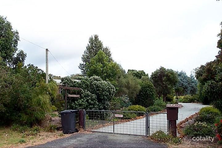 24 George St, Little Grove, WA 6330