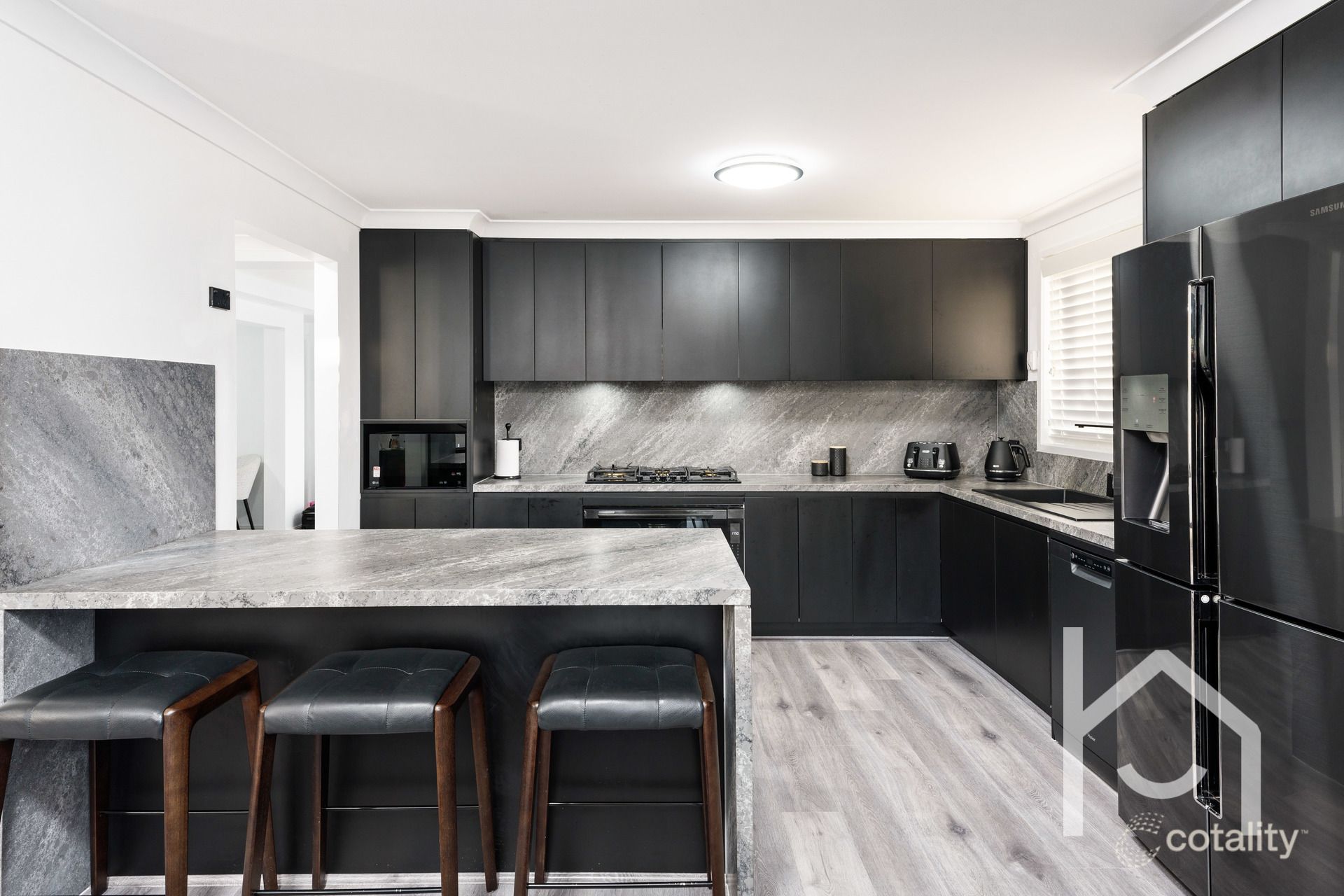 39 Crommelin Cres, St Helens Park, NSW 2560