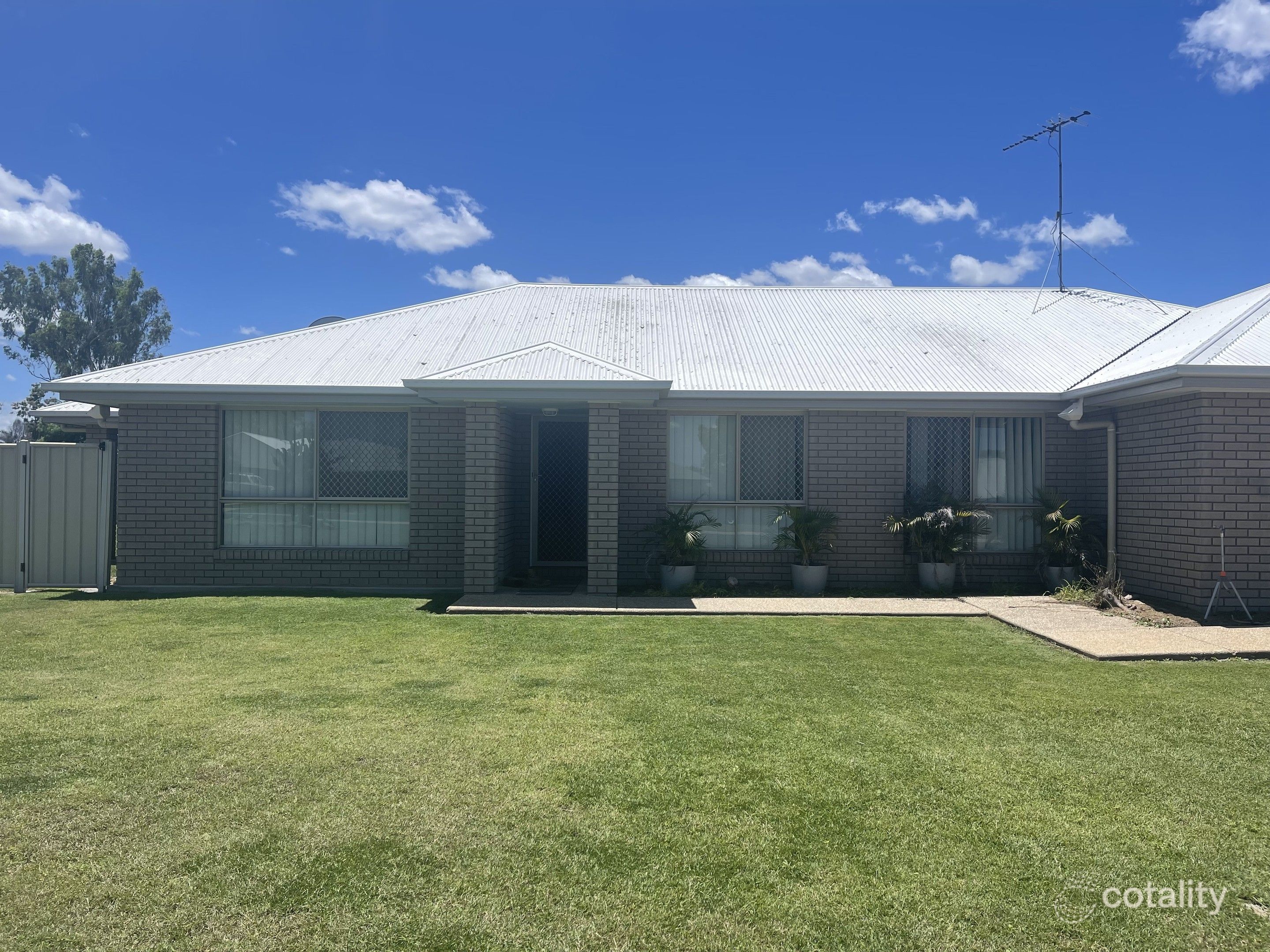 1 Clarke Cl, Moura, QLD 4718