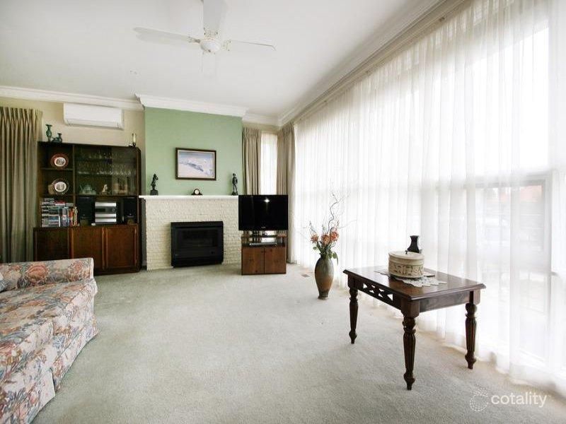 27 Robinlee Ave, Burwood East, VIC 3151