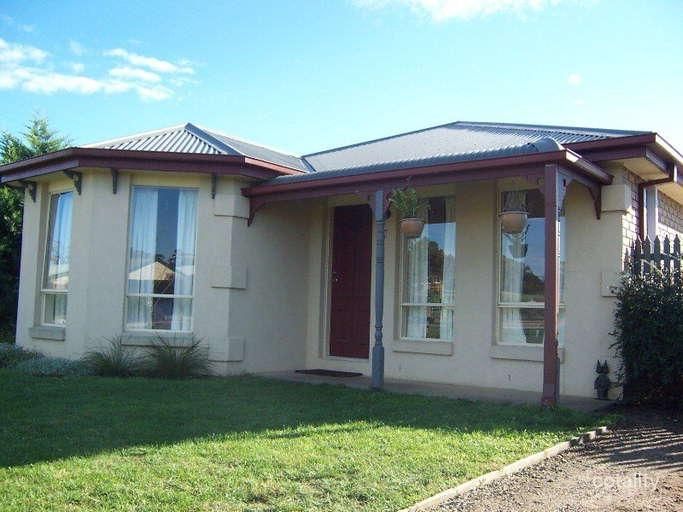 27 Clairmont Cl, Somerville, VIC 3912