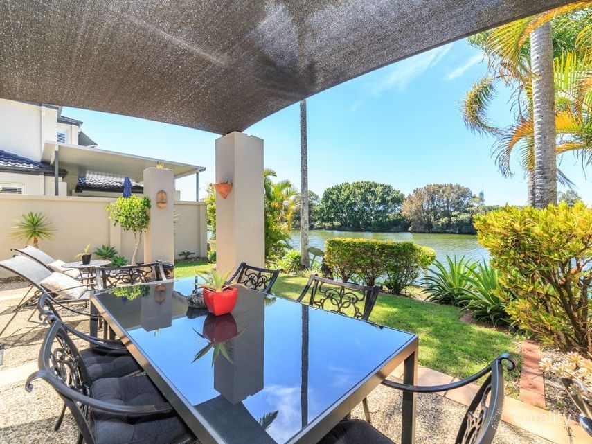 1/76 St Kevins Ave, Benowa, QLD 4217