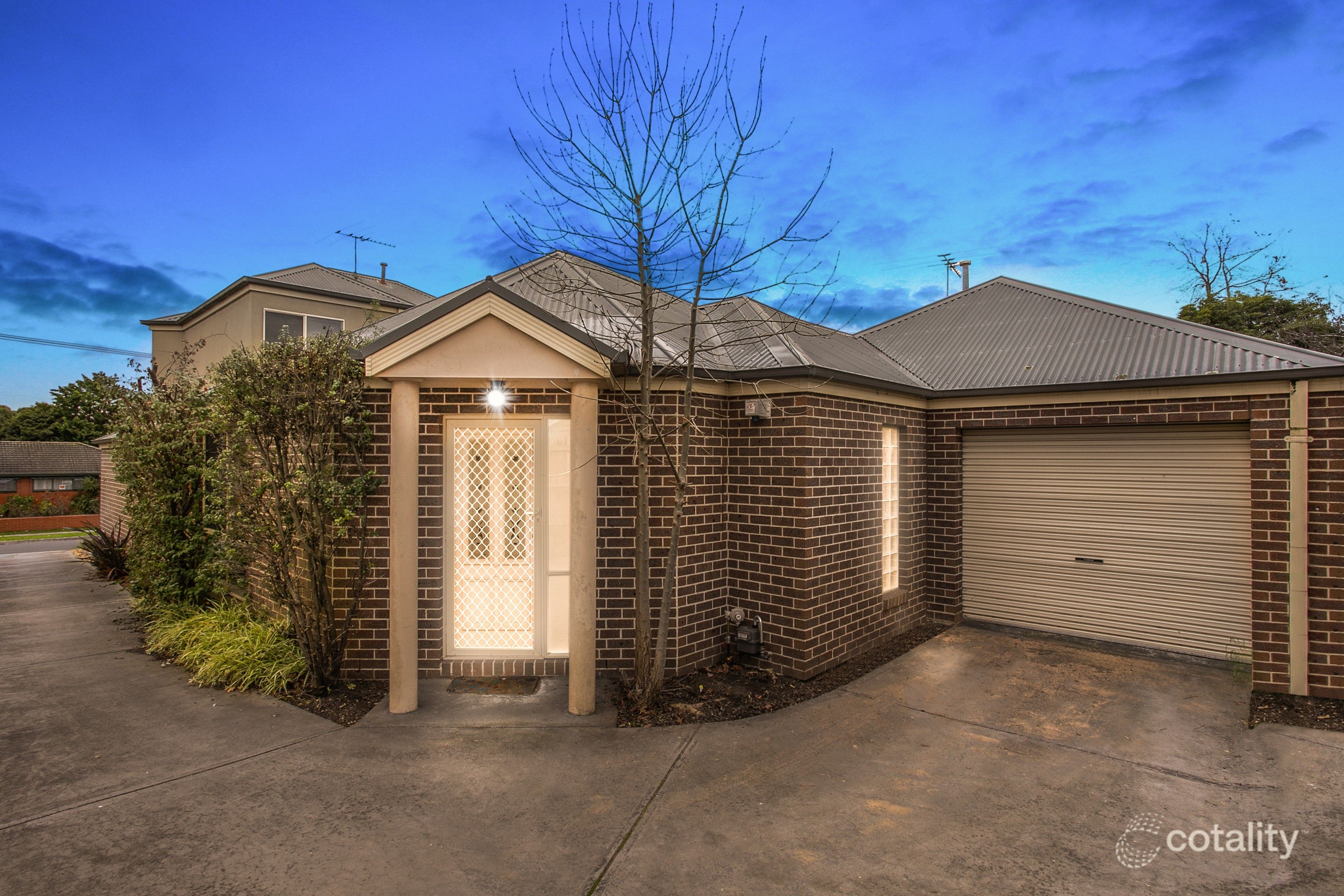 2/15 Evan St, Berwick, VIC 3806