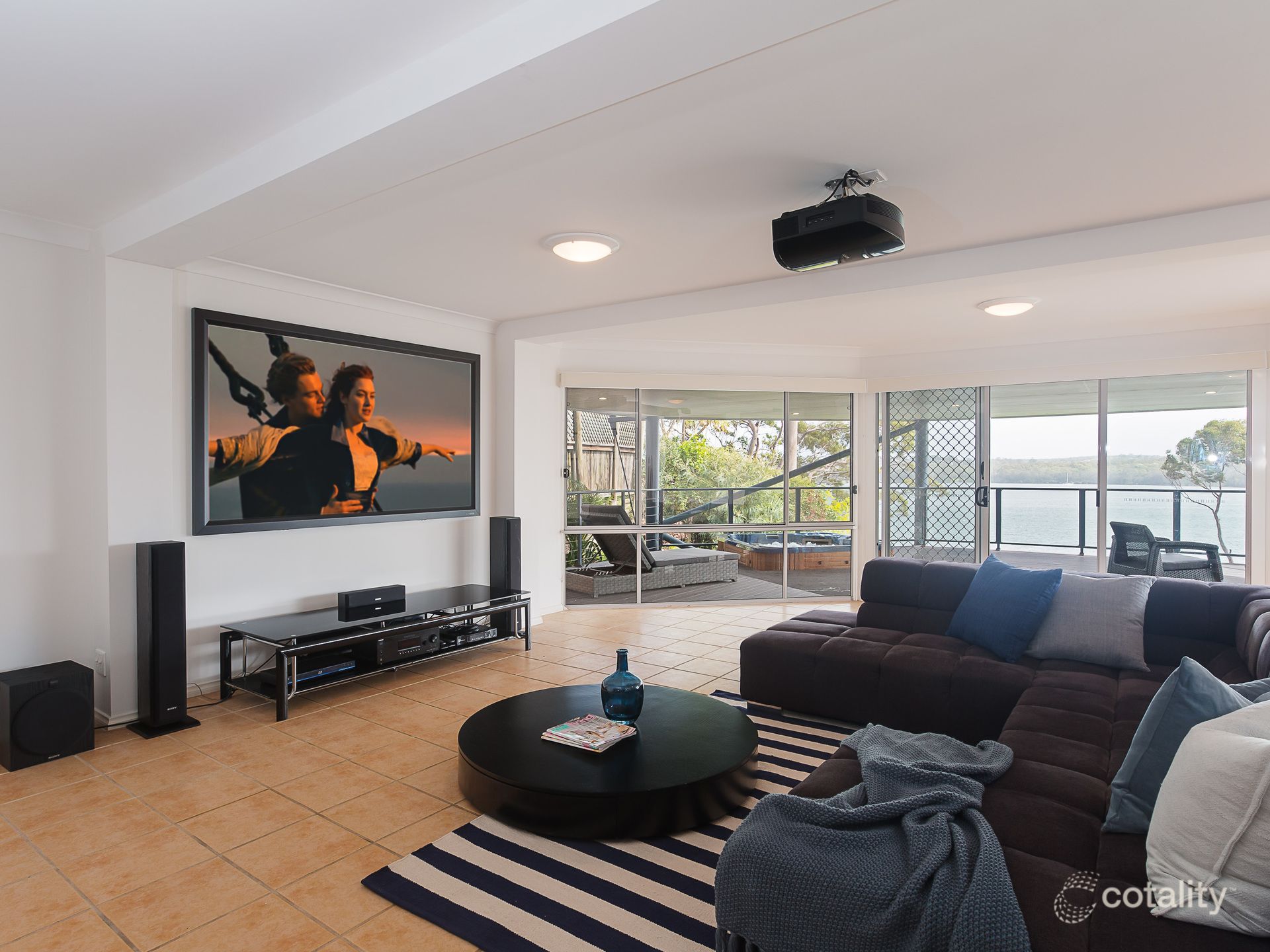 17 Coal Point Rd, Coal Point, NSW 2283