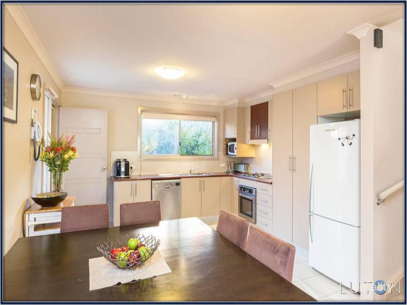 2/27 Henderson Rd, Queanbeyan, NSW 2620