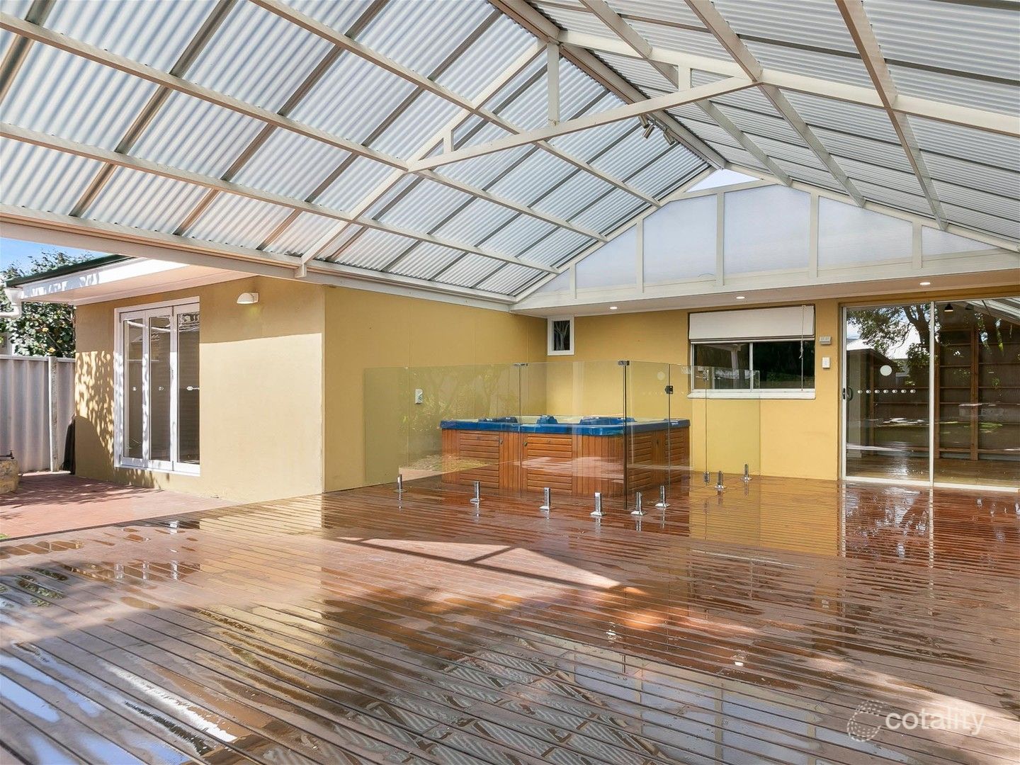 44 Redwood Cres, Melville, WA 6156