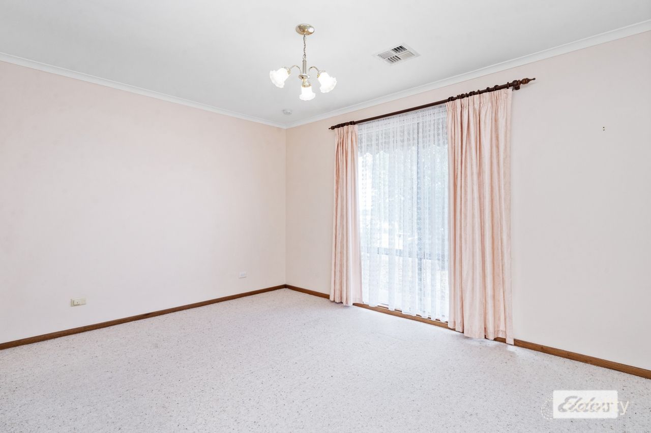 4 Freya Ave, Hallett Cove, SA 5158