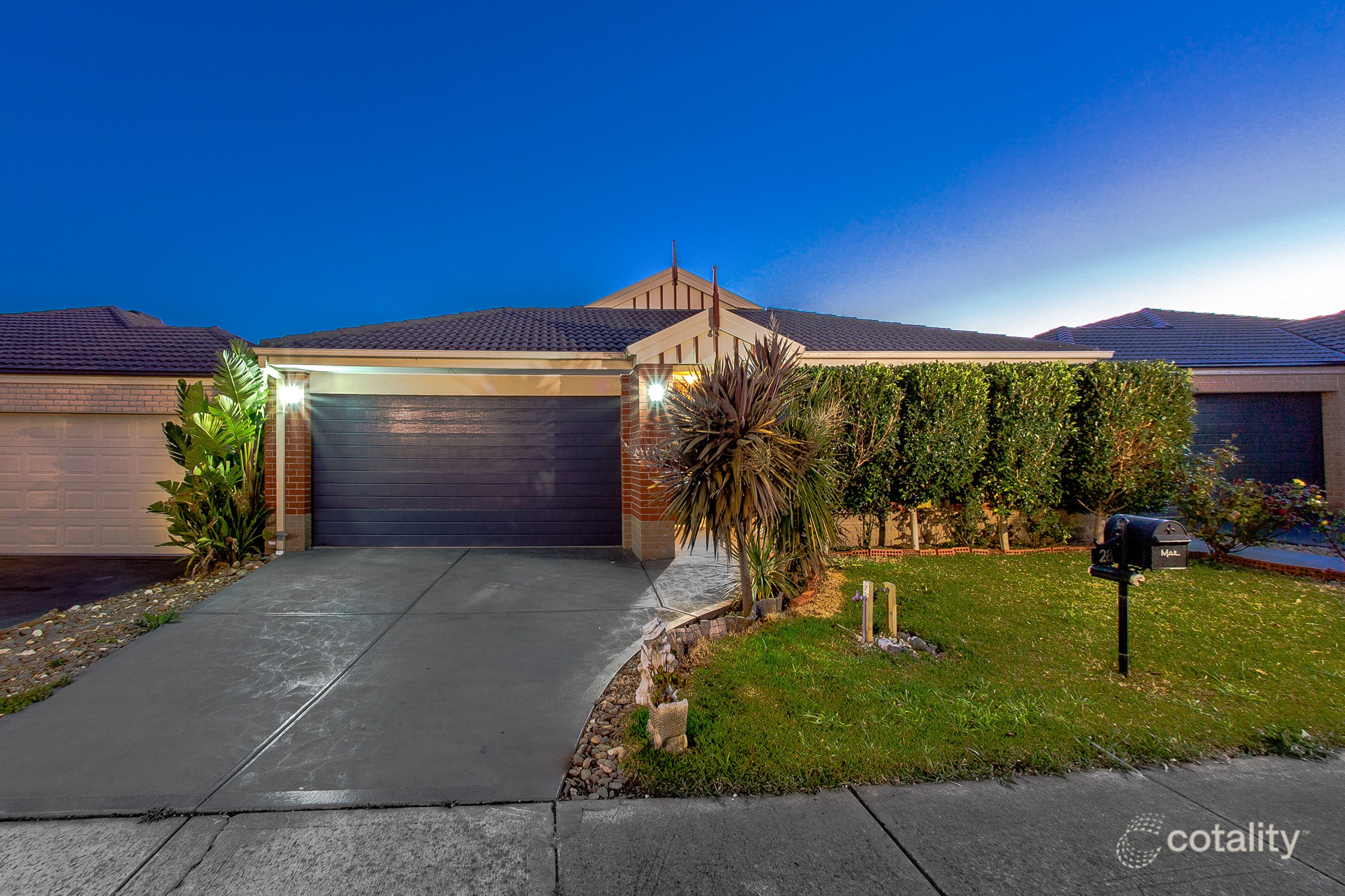 28 Pipetrack Cct, Cranbourne East, VIC 3977