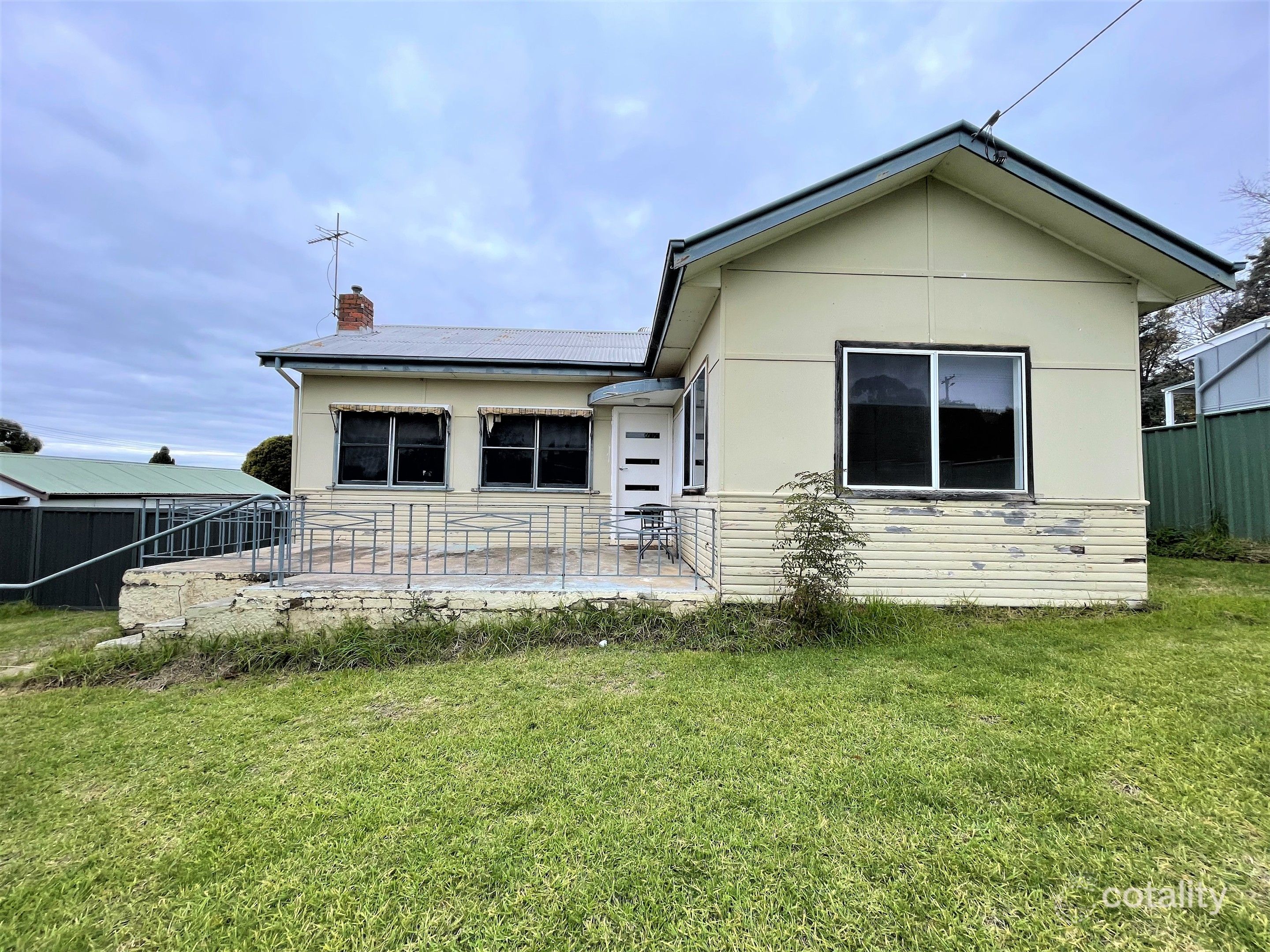 4 White St, Young, NSW 2594