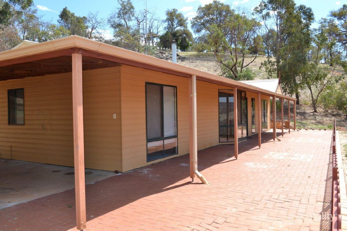 24 Pioneer Dr, Bindoon, WA 6502