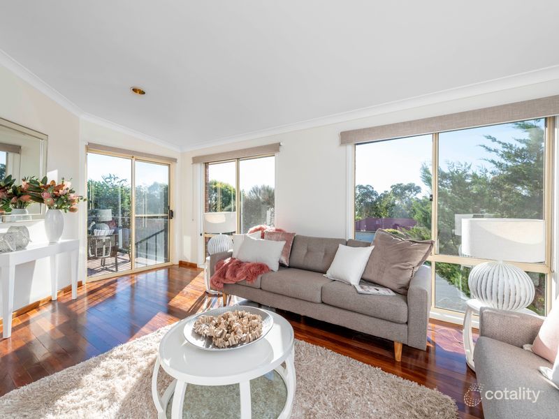 2 Carolyn Jackson Dr, Jerrabomberra, NSW 2619