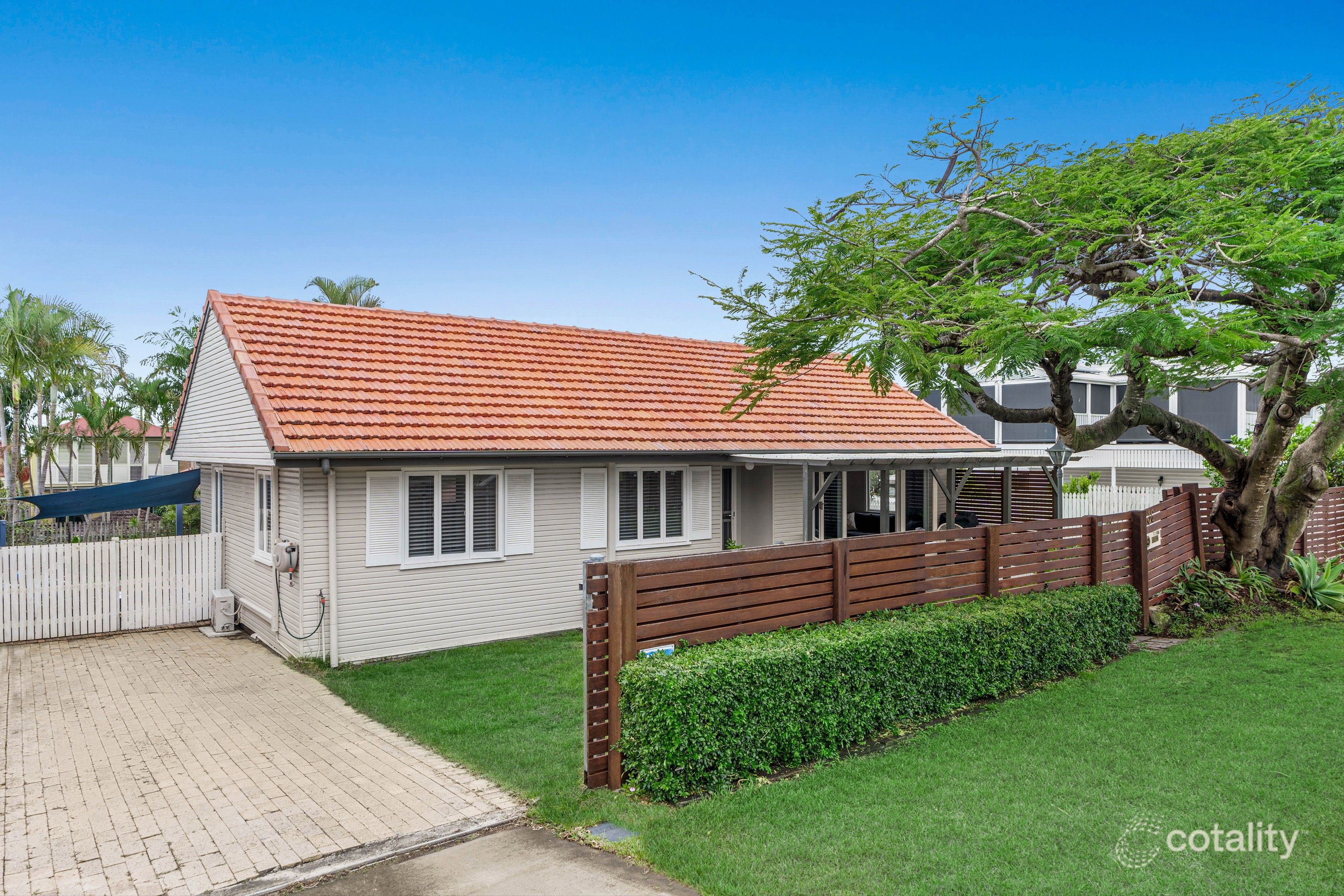 36 Oakley St, Manly, QLD 4179