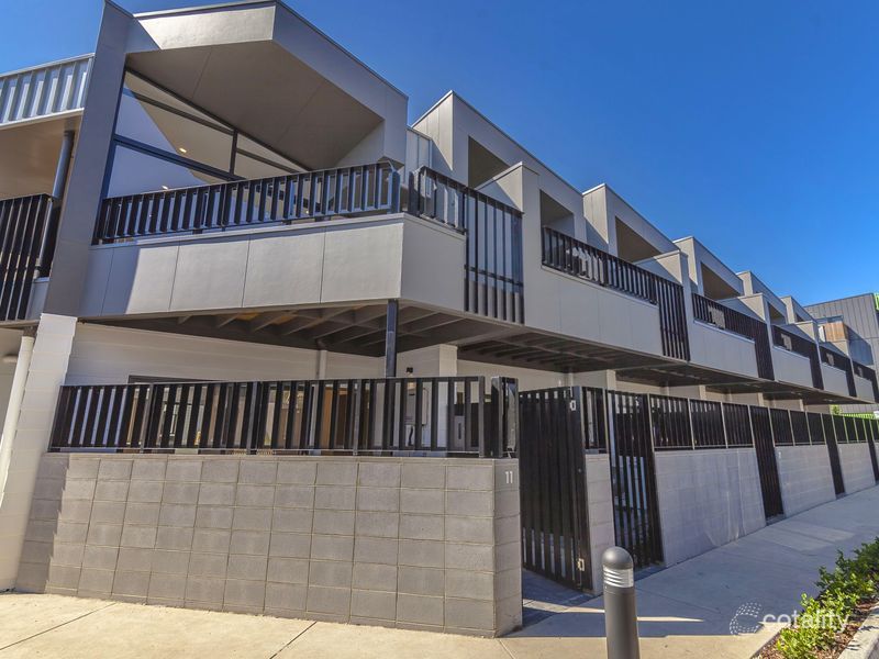 11 Sharp Cct, Mill Park, VIC 3082