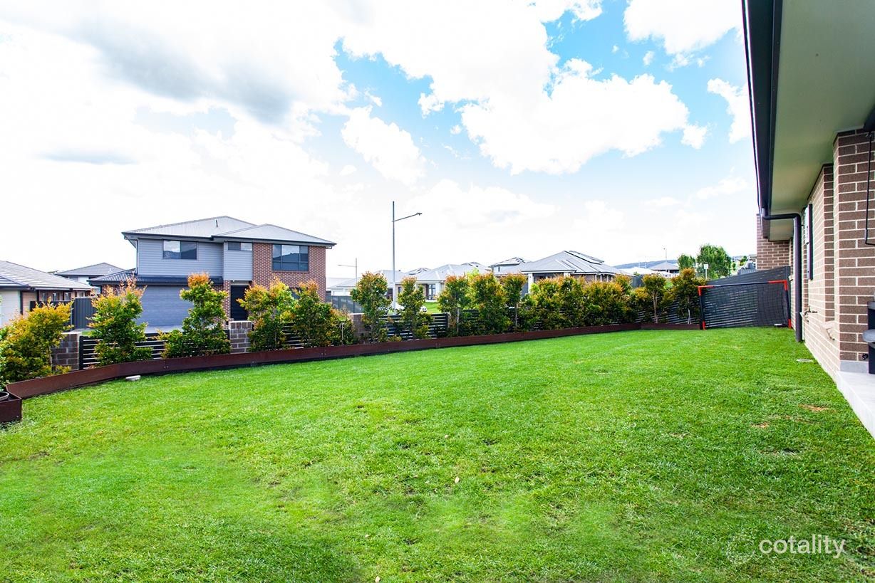 20 Wildflower Cres, Calderwood, NSW 2527