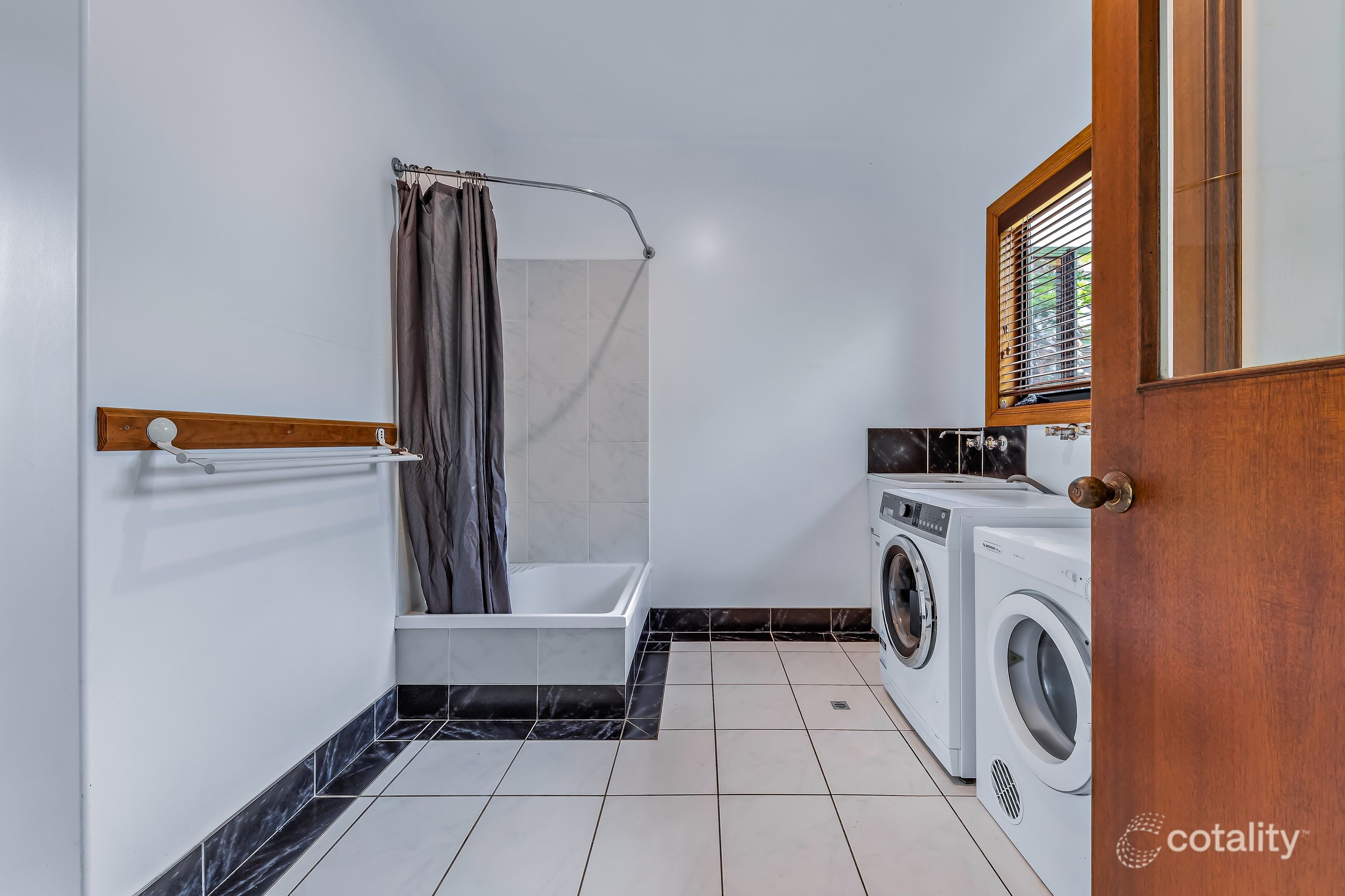 11 Woodwark Cres, Cannonvale, QLD 4802