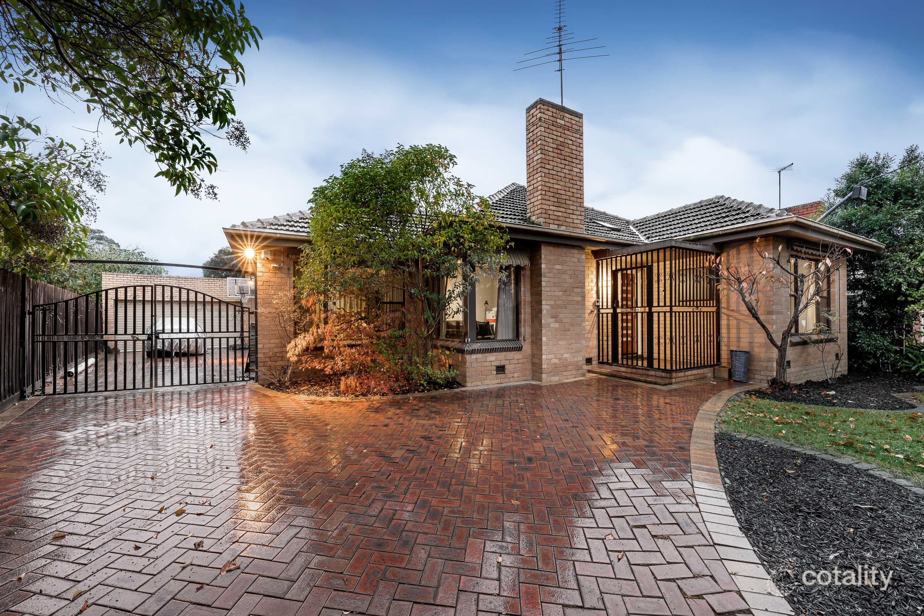 1539 Old Burke Rd, Kew East, VIC 3102
