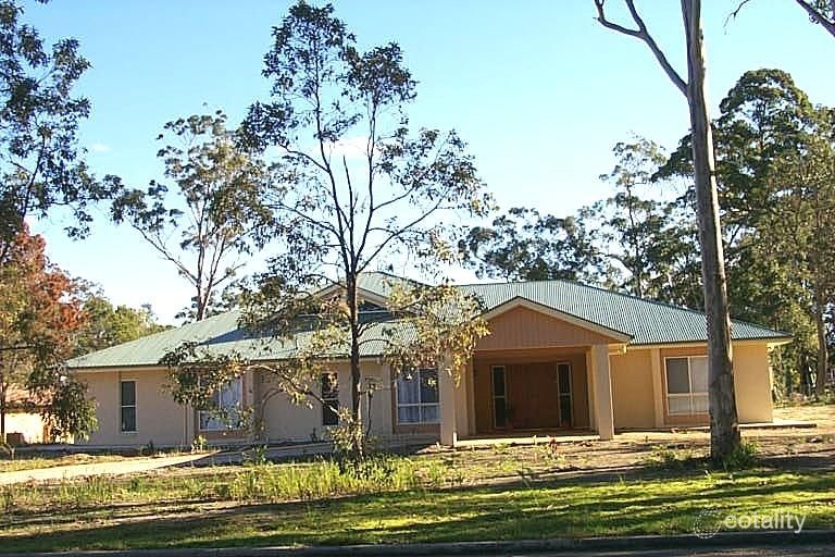 6 Casuarina Dr, Little Mountain, QLD 4551