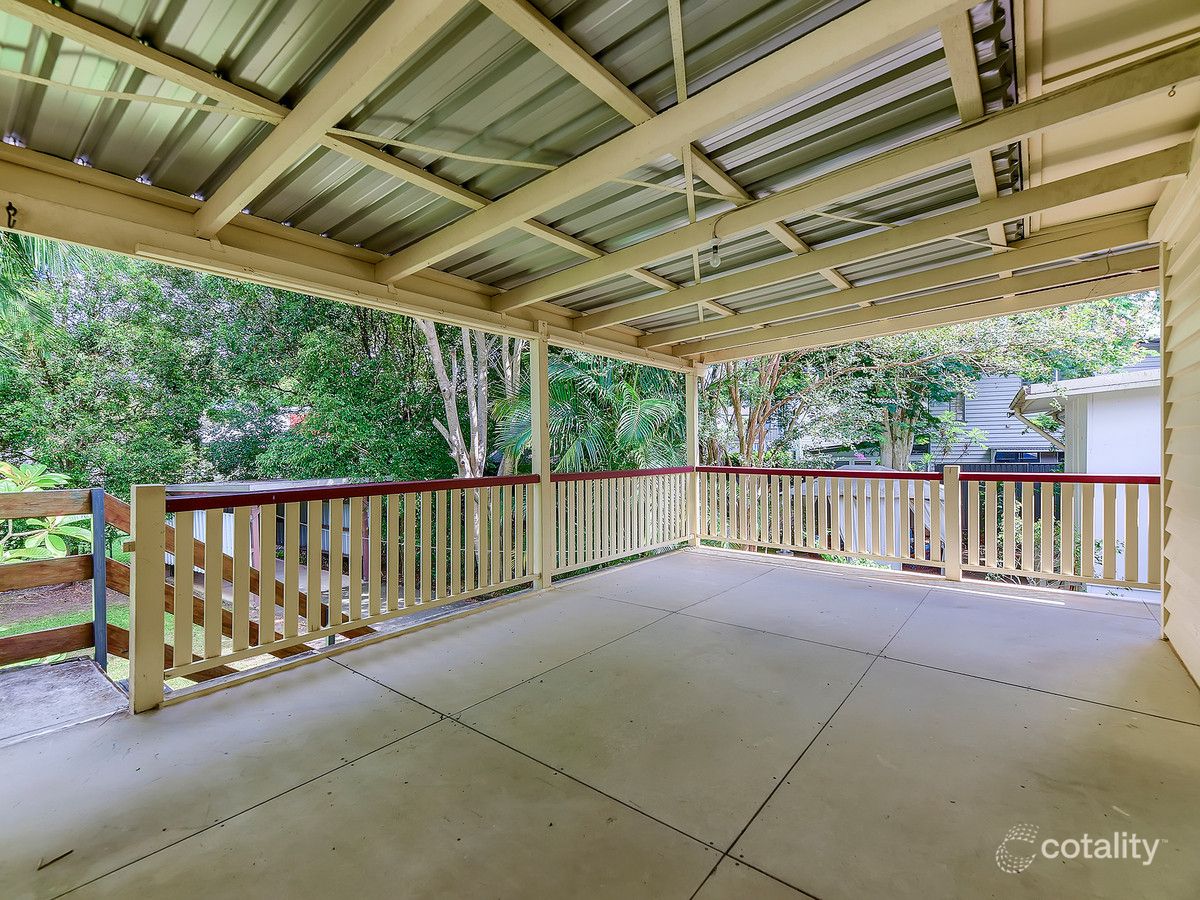 25 Turley St, Fairfield, QLD 4103