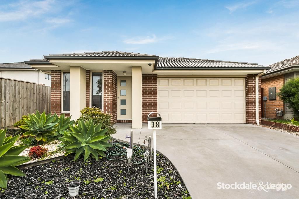 38 Meadows Dr, Officer, VIC 3809