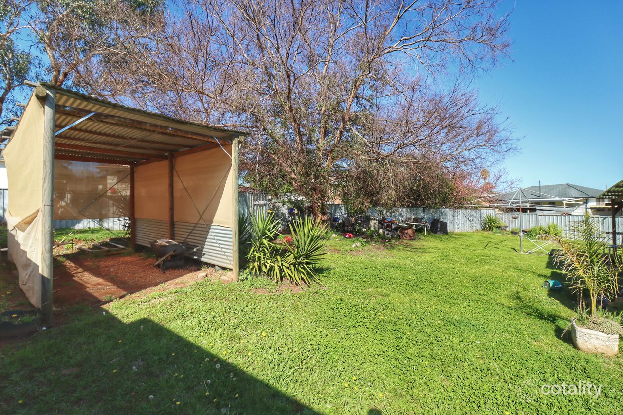 1 Weeroona Pl, Cowra, NSW 2794