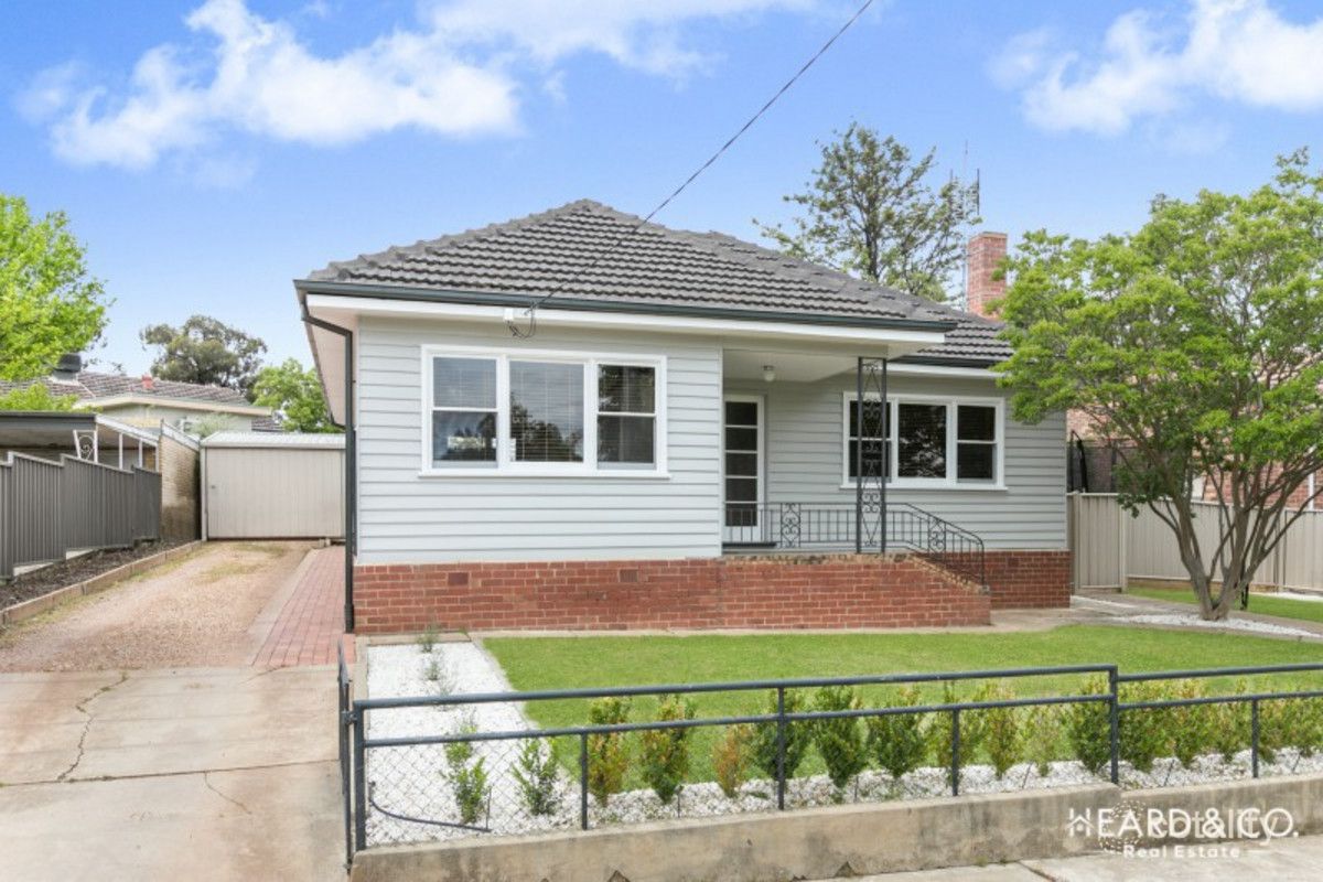 4 Mahon Ave, Kennington, VIC 3550