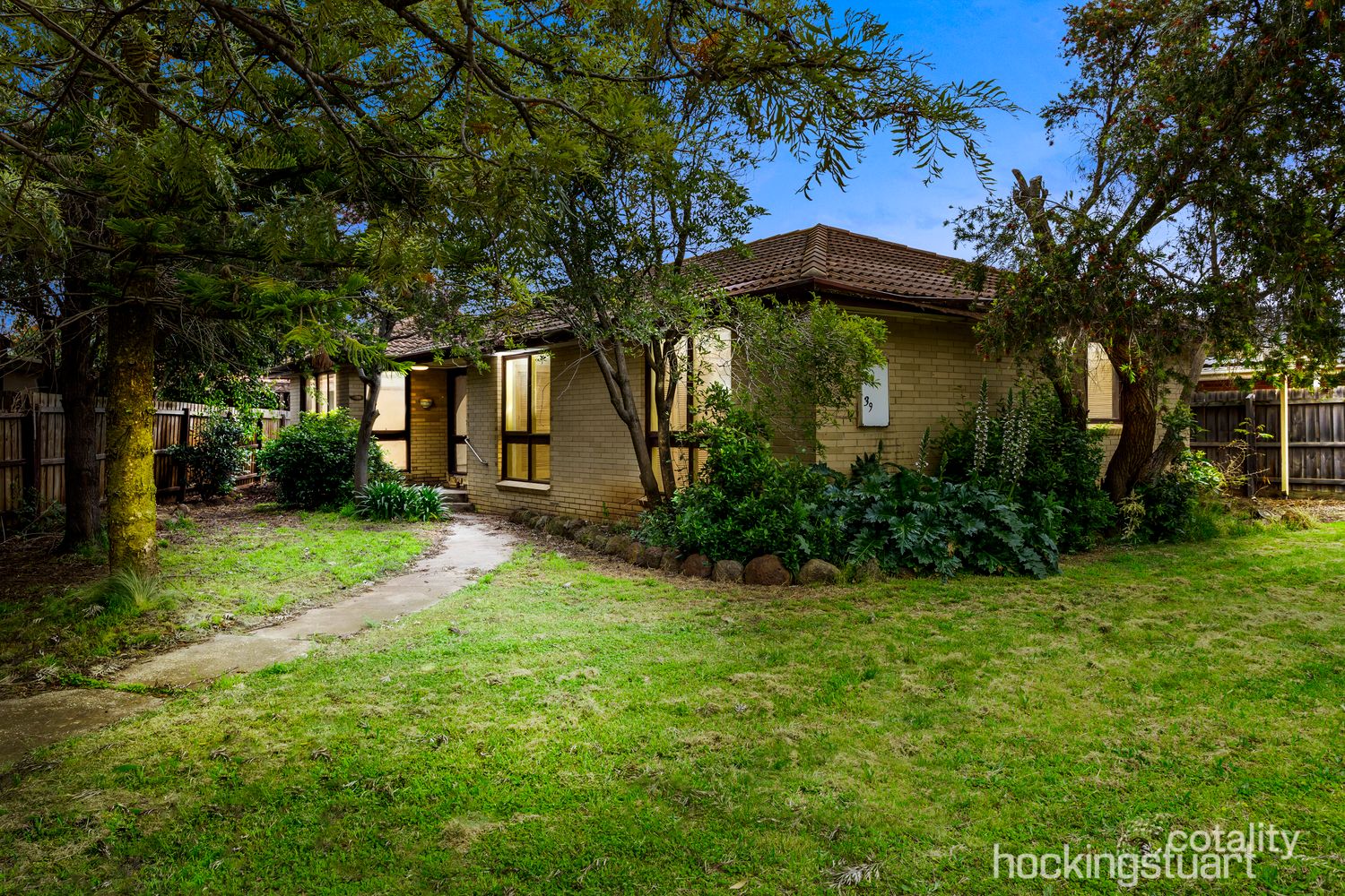 39 Rathdowne Cct, Melton West, VIC 3337