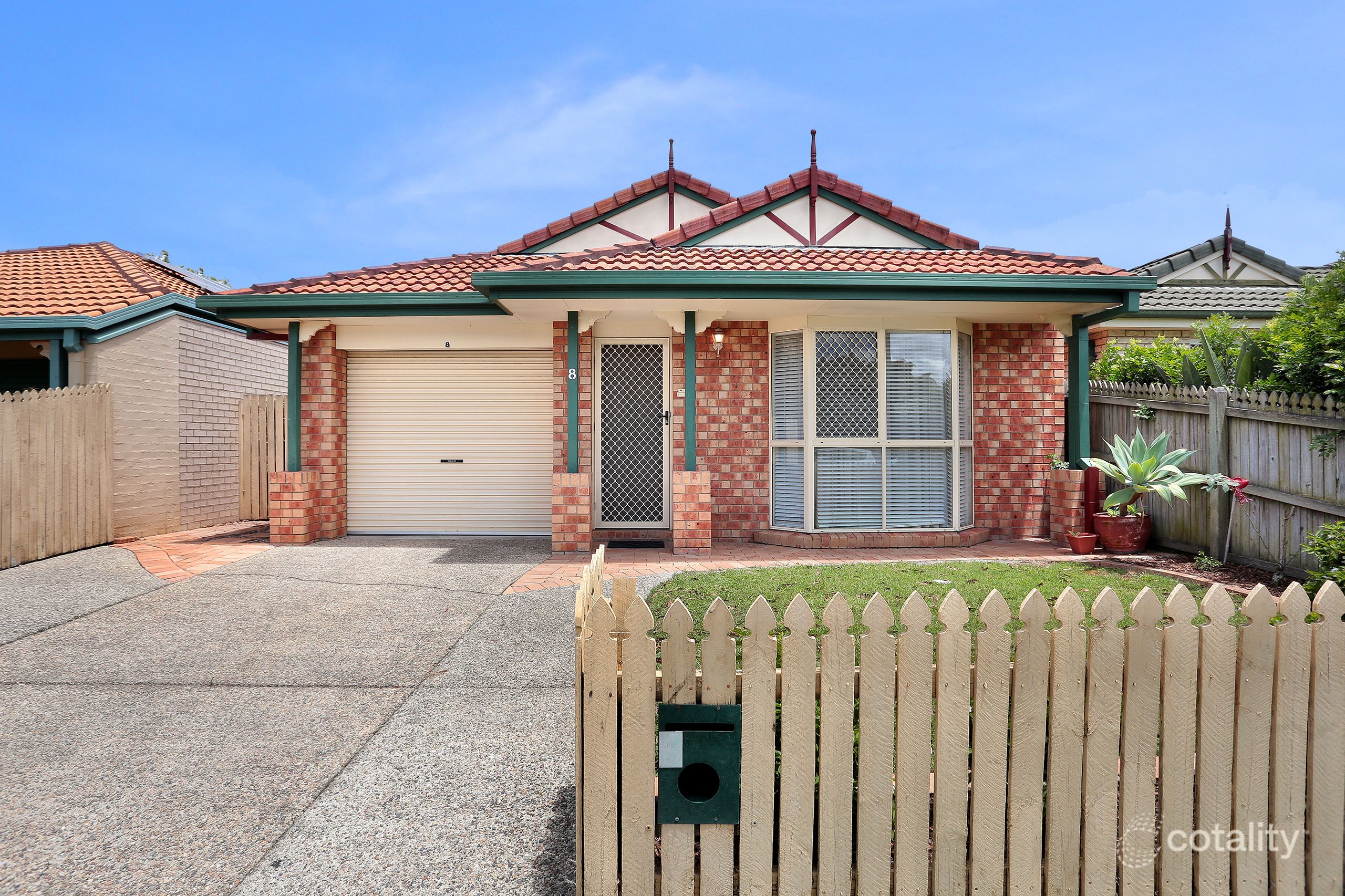 8 Appleyard Cres, Coopers Plains, QLD 4108