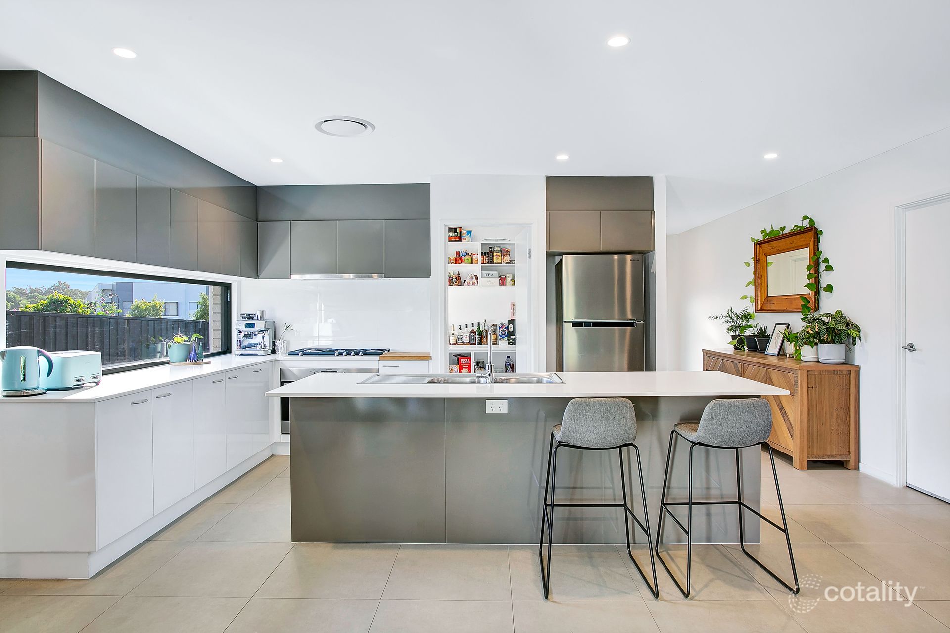 11 Flametree Cct, Arundel, QLD 4214