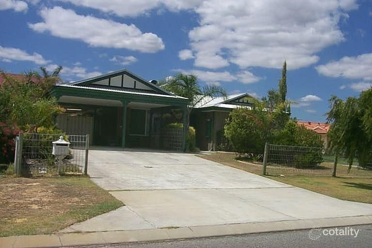 8 Uluru Gdns, Ballajura, WA 6066