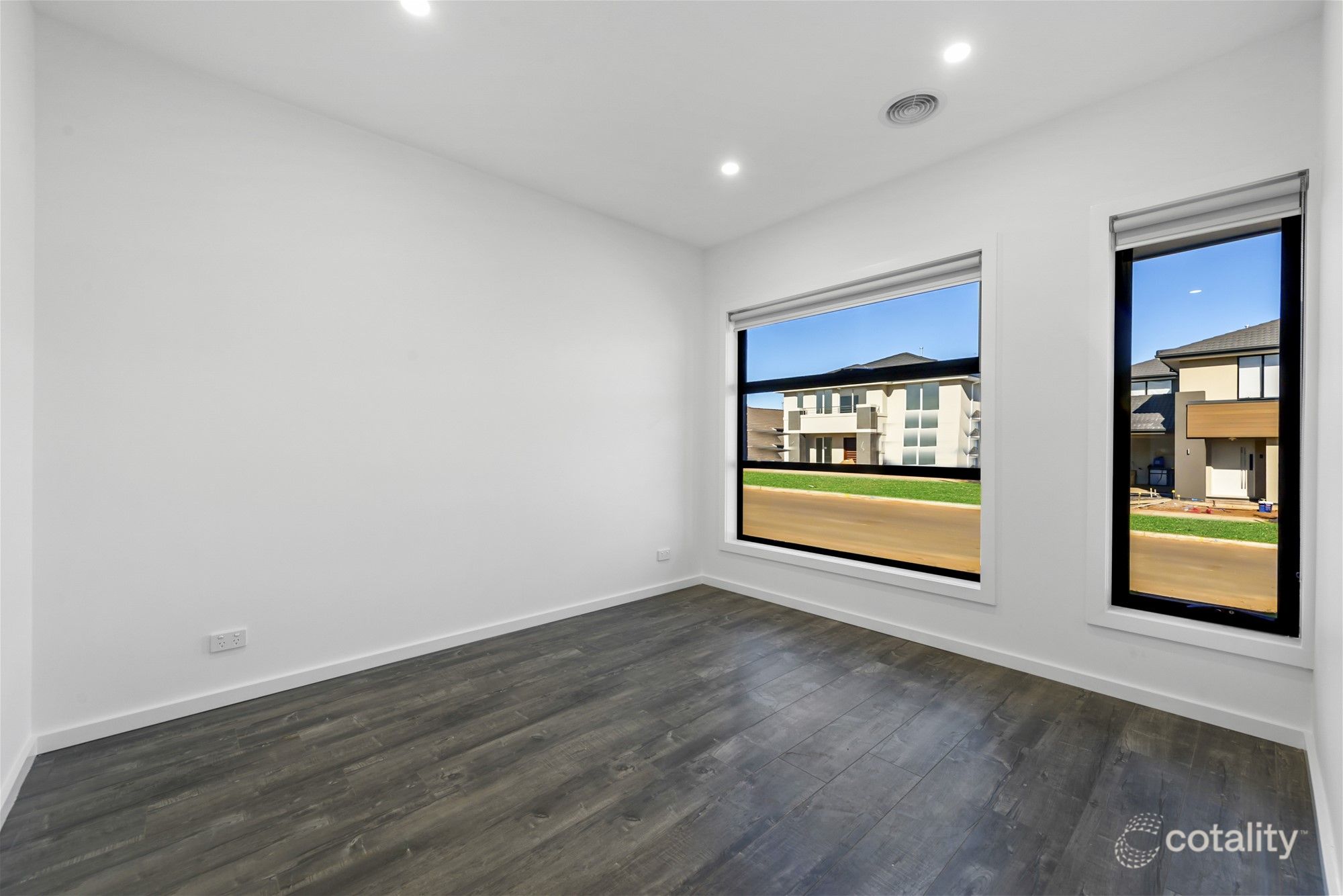 28 Malone Cct, Deanside, VIC 3336