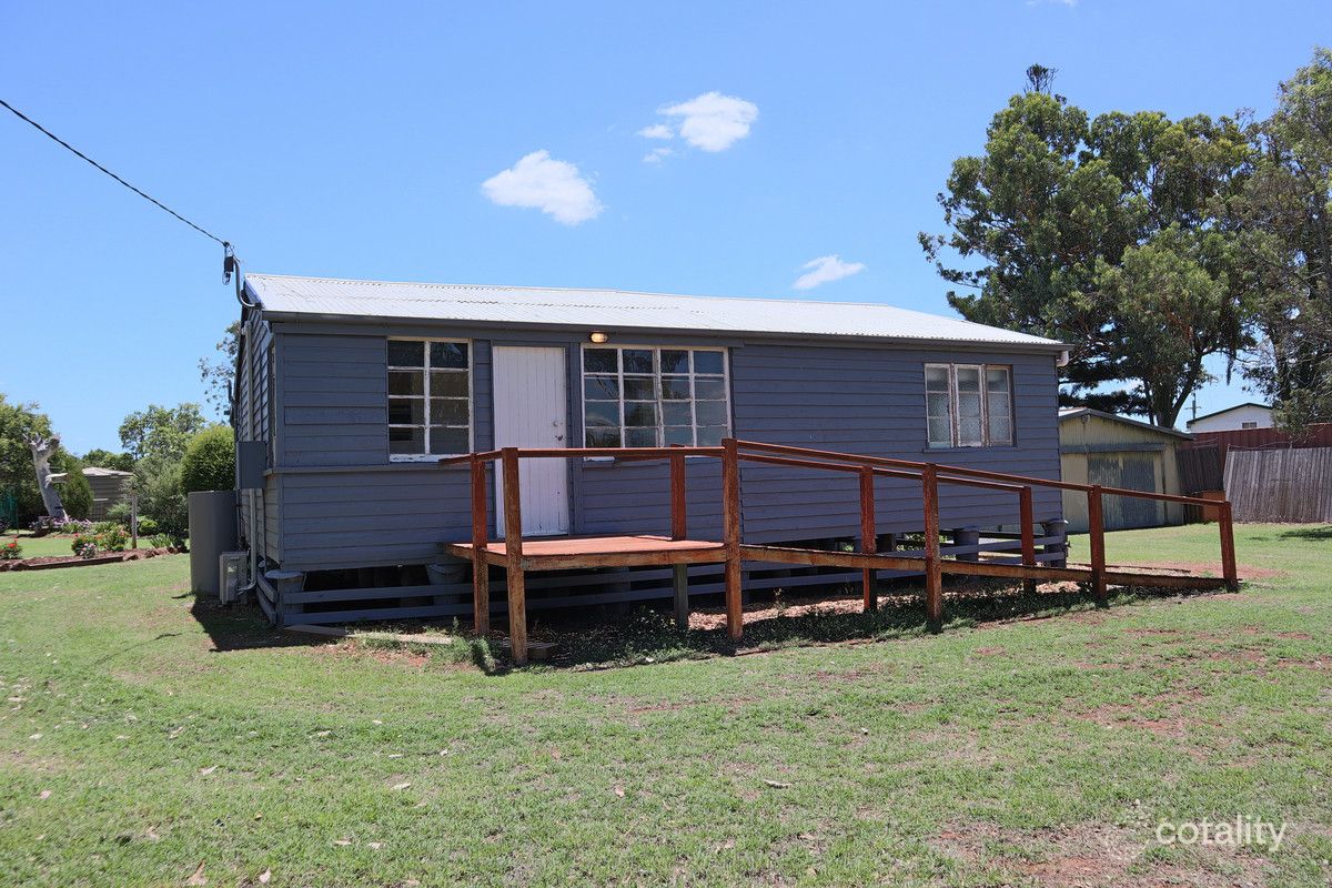 6 Toowoomba Rd, Oakey, QLD 4401