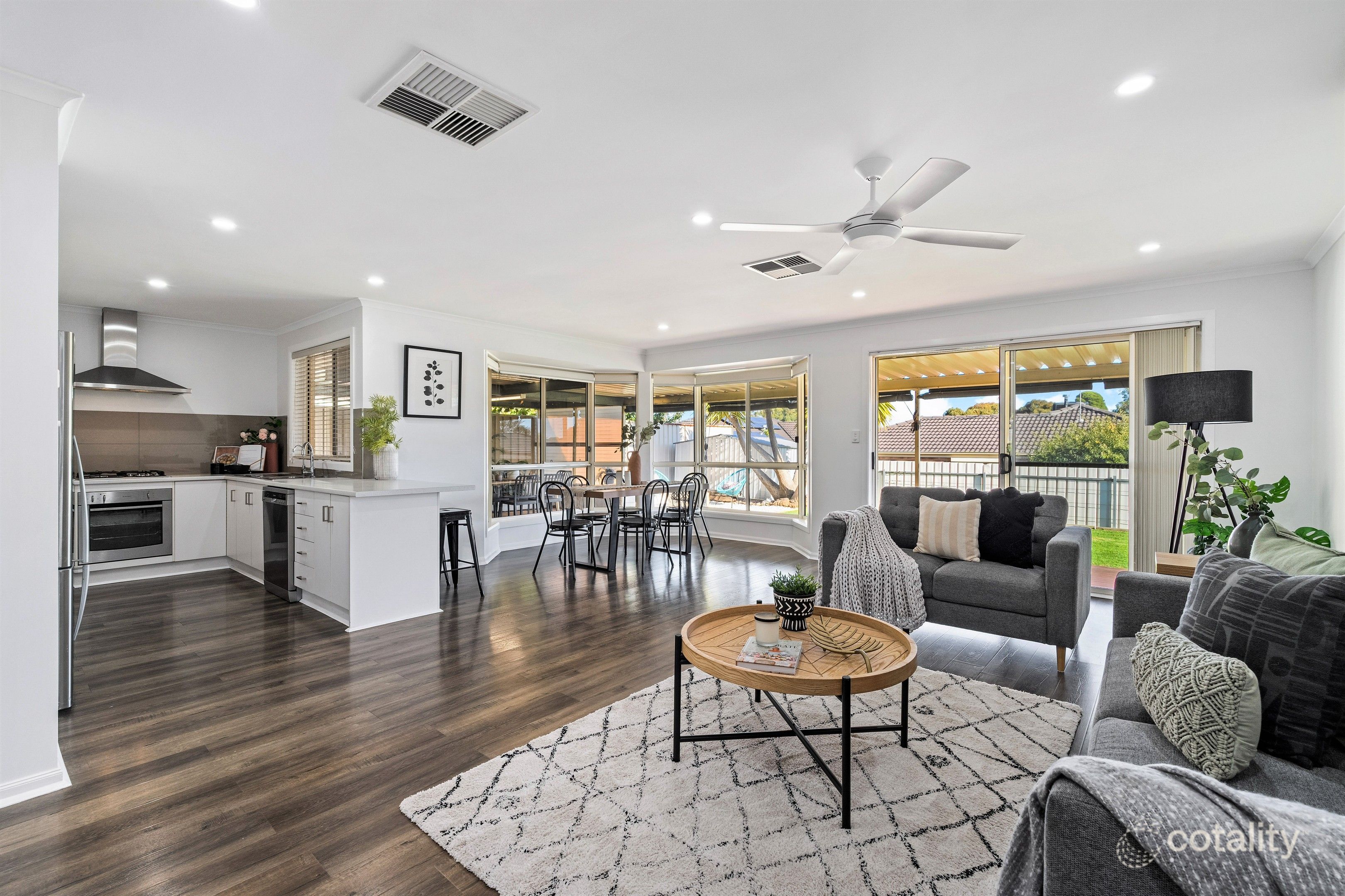 4 Hartland Ave, Christie Downs, SA 5164