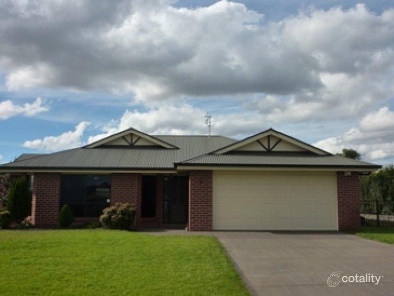 2 Bunya View Dr, Highfields, QLD 4352