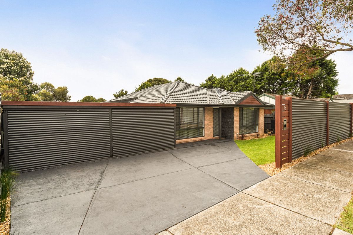 13 Earnshaw Dr, Carrum Downs, VIC 3201