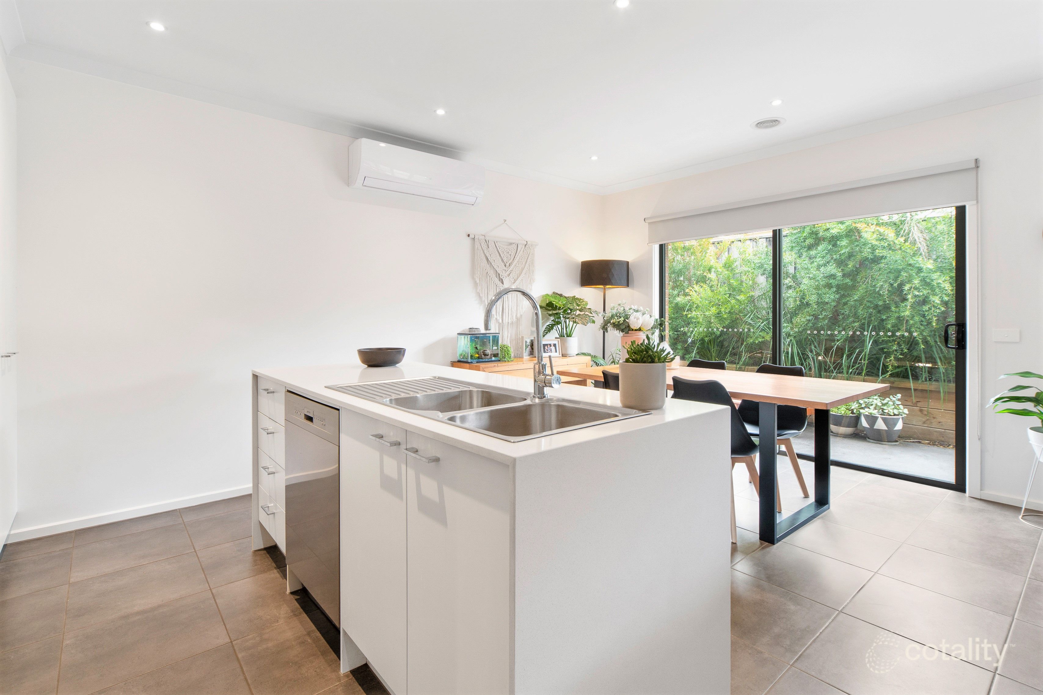 2 Lenlucy Pl, Somerville, VIC 3912