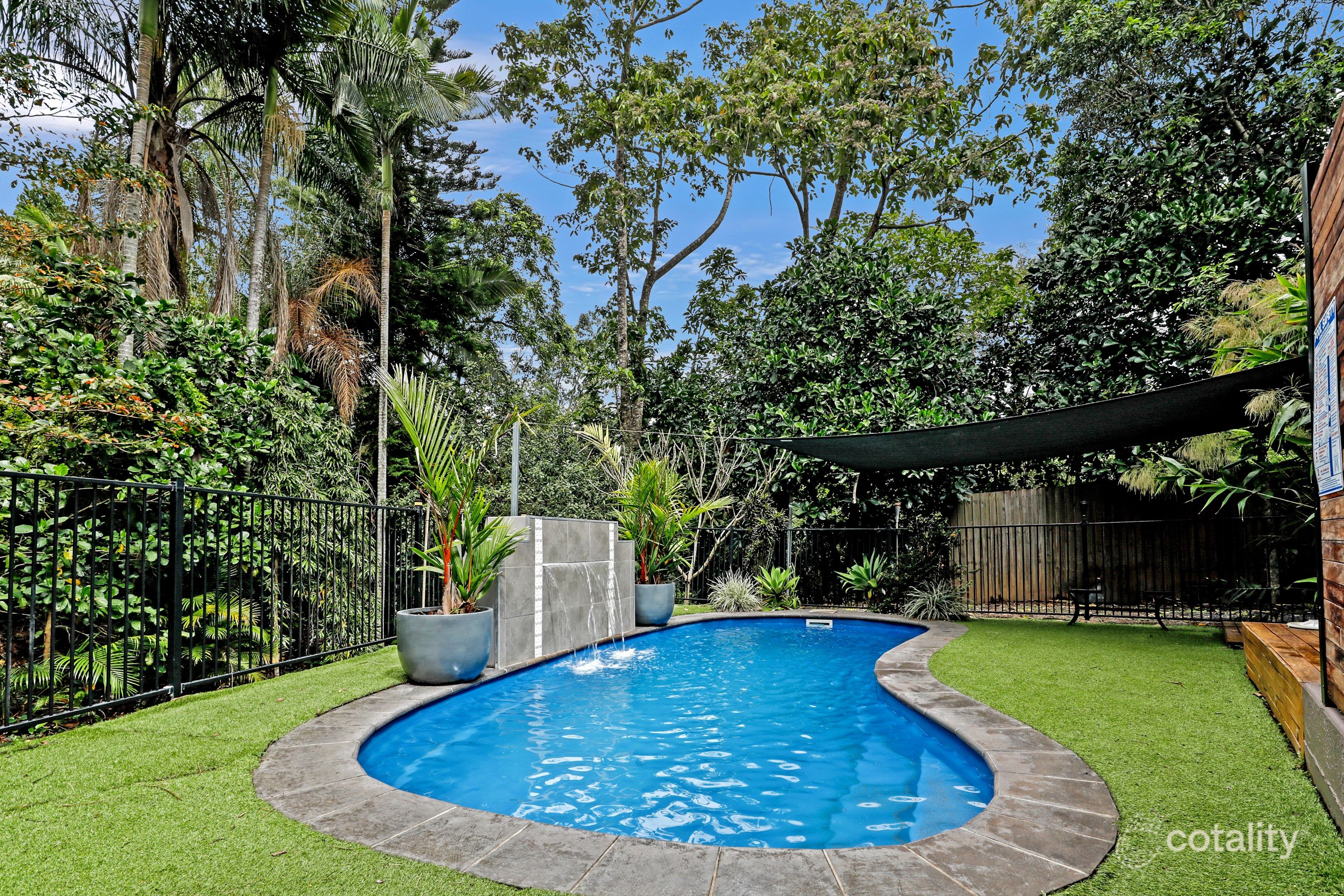 1 Sherbrook Cl, Brinsmead, QLD 4870