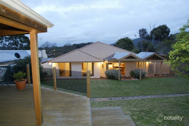 9 Blackwood Park Rd, Ferntree Gully, VIC 3156