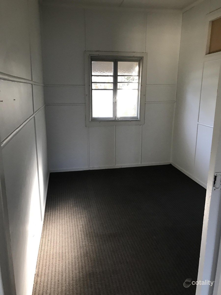 864 Beachmere Rd, Beachmere, QLD 4510