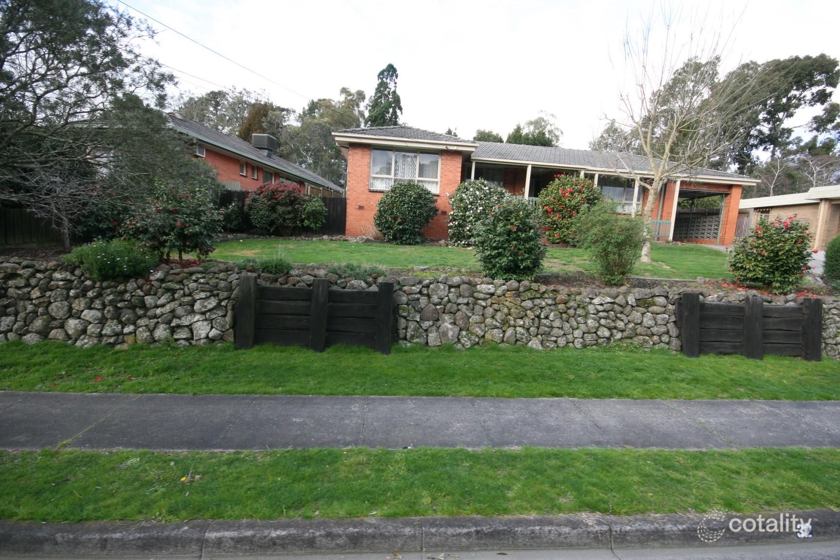 32 Shane Cres, Croydon South, VIC 3136