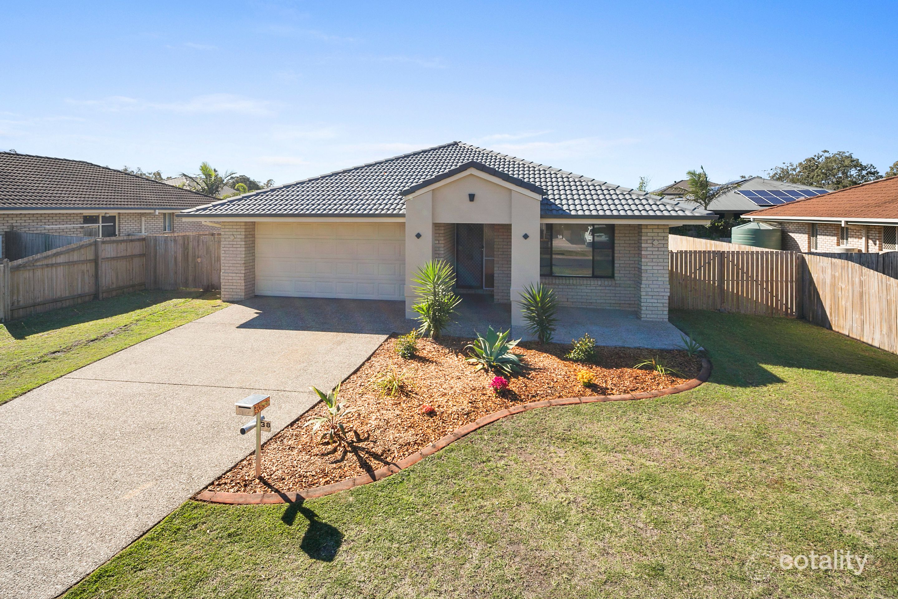 38 Pinewood St, Wynnum West, QLD 4178
