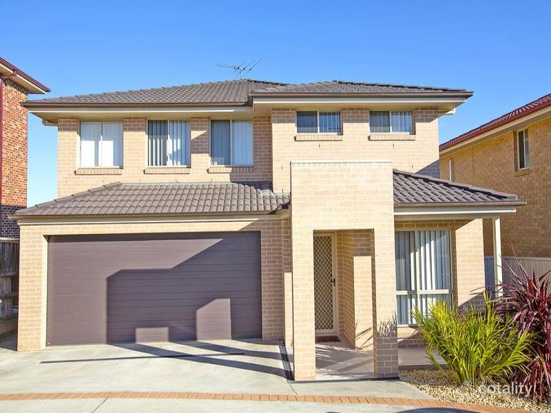 7b Bribie Cl, Green Valley, NSW 2168