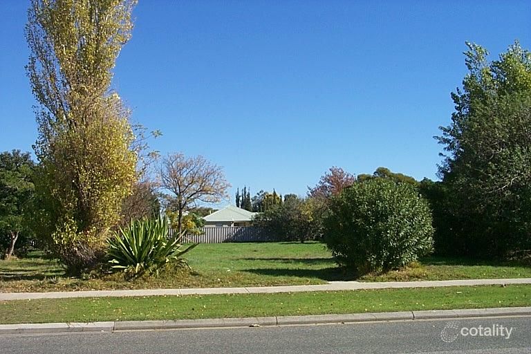 5 Wellaton St, Midvale, WA 6056