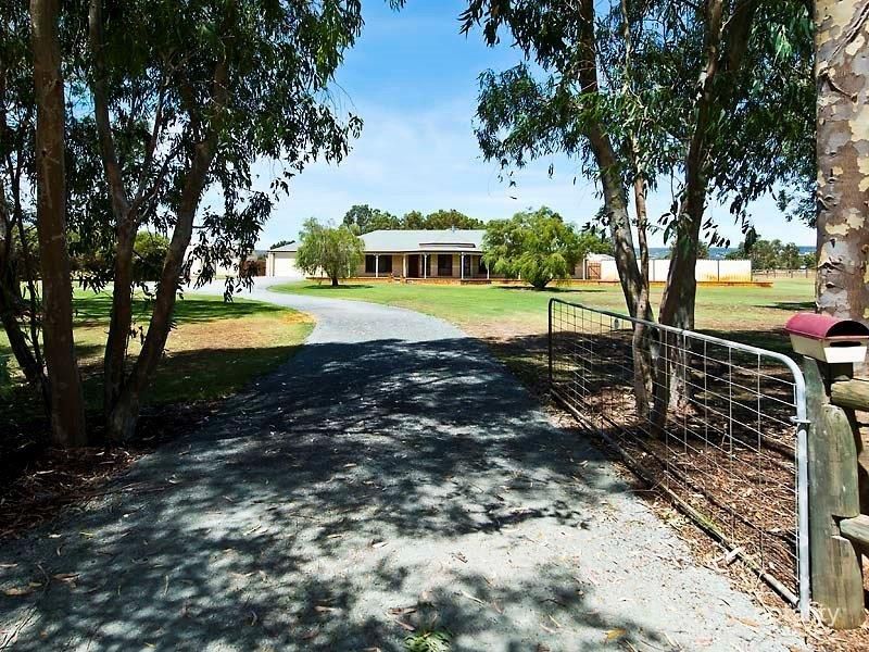 32 Bournbrook Ave, Cardup, WA 6122